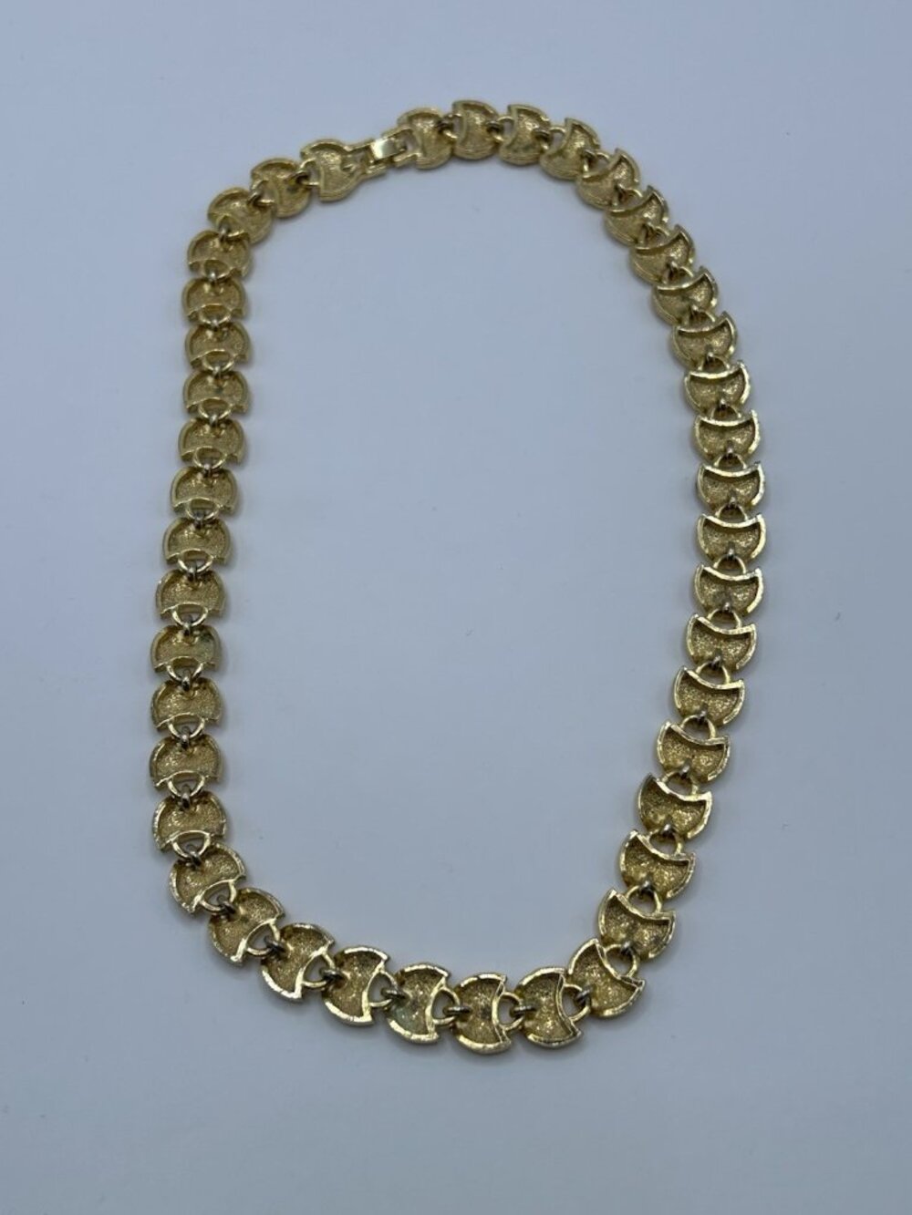 Vintage Necklace Gold Tone Chunky Crescent Link 18” Statement Jewelry Retro MCM - Picture 7 of 13